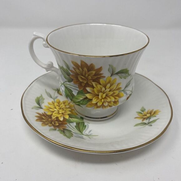 🔴 Elizabethan Staffordshire Bone China Tea Cup And Saucer October - Picture 1 of 10